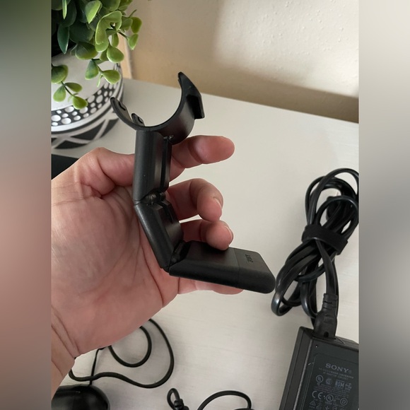 Genuine PS4 Sony Playstation VR CUH-ZVR2 Processor Unit, 2 wands, sensor w/stand - Picture 8 of 10